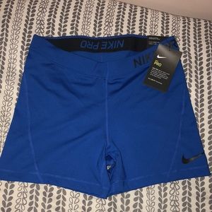 Nike pro women’s shorts sz L